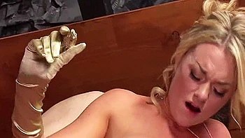 Tussi Laesst Sich Sperma In Mund Spritzen