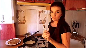 Having Sex With A Young Wife In The Kitchen - Luna Roulette