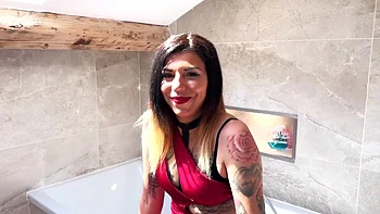 Baroness Faith knows how to reward... - Jacquie et Michel TV