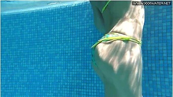 Milf Babe Nicole Pearl Shaking Ass Underwater