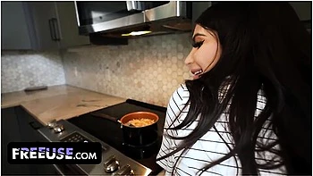 Sarah Taylor Vs. Alexa Payne Full Battle Of The Babes Who Would You