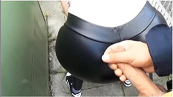 Public Megakrank-sperma-laufsteg An Der Hauptstrabe!