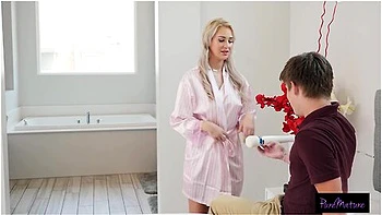 Jordan Maxx Makes Mover Stuff Her Box