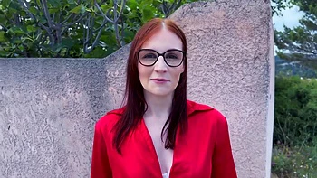 Queen is already anticipating the rest of her adventures... - Jacquie et Michel TV