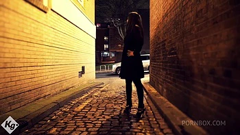 Latina Whore Catches The Attention Of A Horny Punter