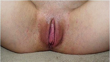 I Play With My Wet Pussy Close Up