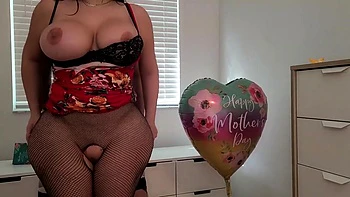 Lets Me Cum On Her Amazingly Huge Fat Ass With Crystal Lust