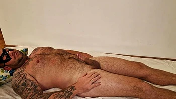 il m arrose le cul de son sperme