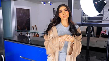 Hot Violet Myers and Victor Ray in steamy backstage action