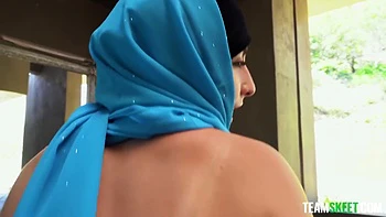 Angeline Red - Fingers Her Pussy For The First Time