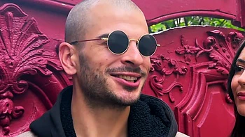 Cataleya, 28, seizes the opportunity to go further! - Jacquie et Michel TV