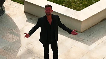 Alrox gives it a layer! - Jacquie et Michel TV