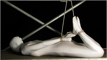 Babe Wrapped In White Zentai Suit Enjoys To Be Bondaged To A Metal Pole