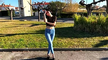 Anissa perverts her visitor... - Jacquie et Michel TV