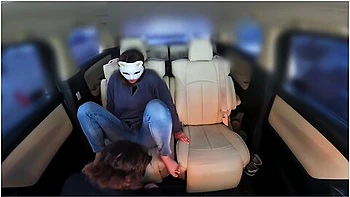 車の中て大量口内射精した後に精子まみれのチンホをそのまま挿入してsexしてしまう人妻