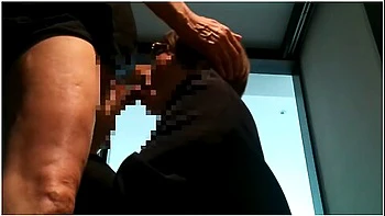 フェラ好き変態熟女の仁王立ち濃厚イラマチオ