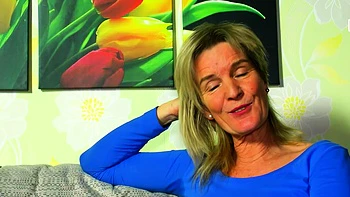 Mature German horny housewife tries a solo masturbation