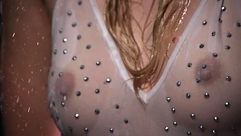 Sexy blonde MILF flaunts wet nude figure