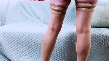 Mature lady Dominica treats herself to an orgasm