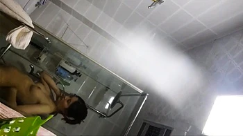 【シャワーを浴びて飲み物を飲む】容姿も気