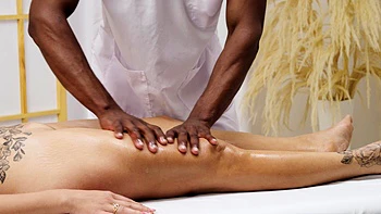 Mega Tetona Colombiana gets fucked while being massaged