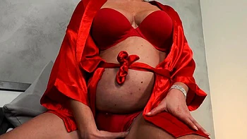 Cougars Just Wanna Have Fun At GrandMams