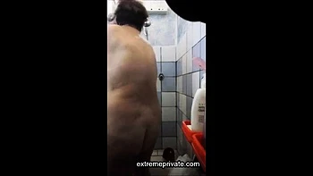 56yo stepmom enjoys water jets on her pussy