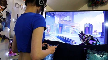 Amateur Asian teen sucks this big hard cock