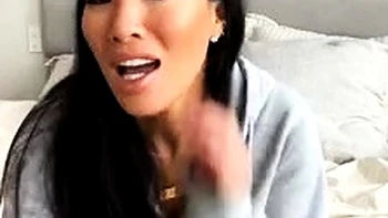 Webcam Asian camgirl testing brand new toy