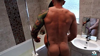 Alt Babe Gets Creampie In Bathroom