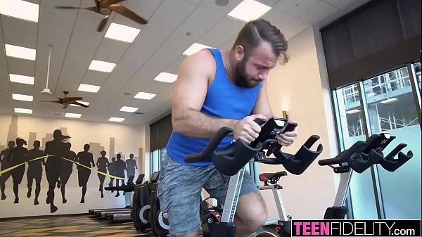 TEENFIDELITY Dixie Lynn Takes Chad's Pause Challenge