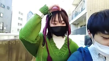 07276,A woman who screams in agony