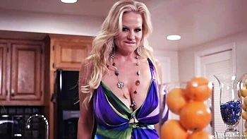 Natural-boobed hottie Kelly Madison is enjoying touching her crack