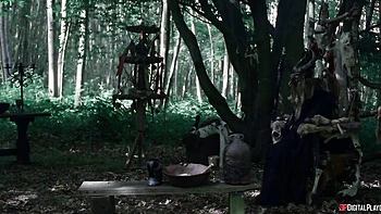 Outdoor doggy style fuck with a big-bottomed chick Amirah Adara