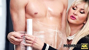 Blonde mommy with big booty Jarushka Ross impaled from behind