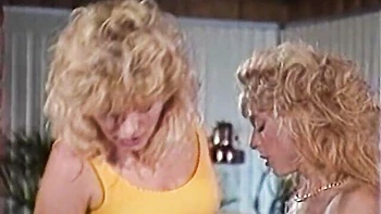 Classic pornstar Nina Hartley gives a nice cunnilingus on the knees