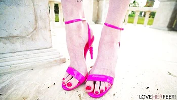 Watch provocative Kyaa Chimera's smut