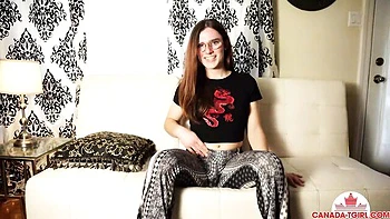 Easy-on-the-eyes chippie at 18-25 dirt