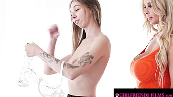 Destiny James and Breezy Bri's fingering porn by Girlfriends Films