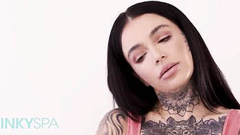 Modest Leigh Raven and Anna Claire Clouds at kinky spa porn