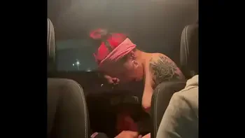 amigos follando en un taxi al regresar de fiesta camara oculta amateur