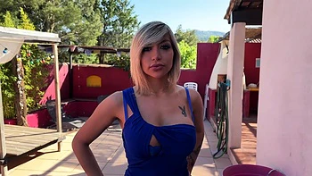 Lena finds an arrangement in her own way... - Jacquie et Michel TV