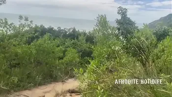 Afrodite fez trilha com amigo