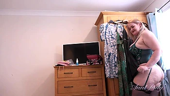 POV : Your Wife Becky Plays For You in Green Lingerie & Stockings Before Your Night Out