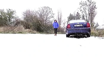 Stunning European lady Naomi Bennet likes pissing on the cam