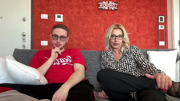 ISIDE72 ITALIANA SIGNORA SPOSATA SUCCHIA IL CAZZO DI MAX FELICITAS E SI FA SCOPARE A PECORA PRENDENDO TUTTA LA SBORRA