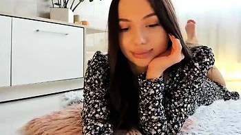 Amateur Webcam Teen Flashes Masturbates