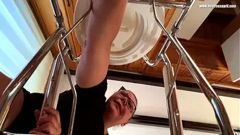 Dominatrix Mistress April - Slave in water toilet for