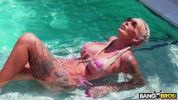 Creaming a Bombshell