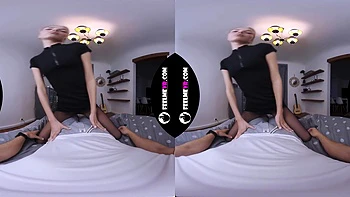Luise Wixx’s VR Nylon Seduction with Latex and Feet